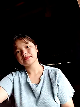 XoiXoi232 online show from October 17, 2025, 1:31 am