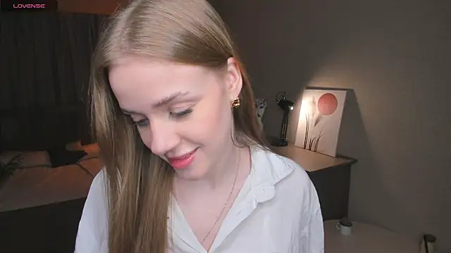 OdellaFrake online show from November 27, 2025, 7:27 pm