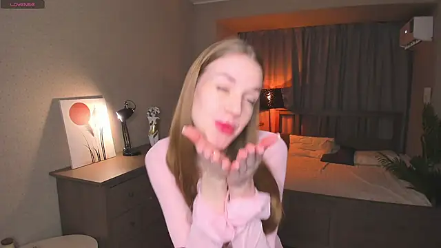 OdellaFrake online show from December 5, 2025, 7:43 pm