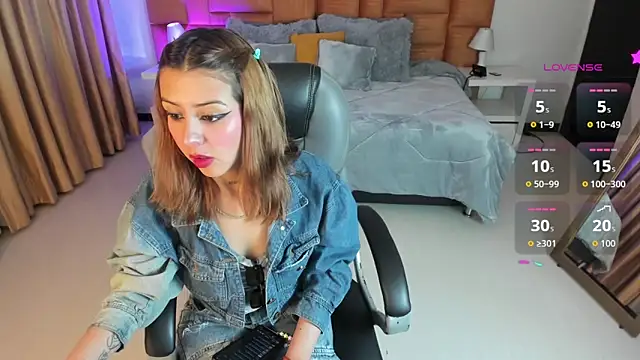 Snapshot of Catti_Brie chatting on September 12, 2025, 11:32 am Catti Brie online show from September 12, 2025, 11:32 am