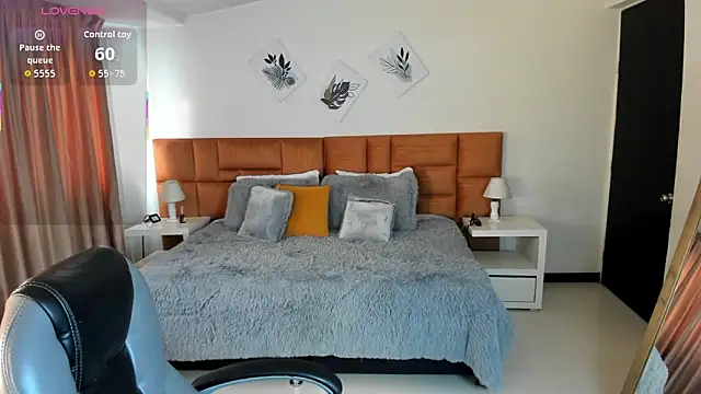 Snapshot of Catti_Brie chatting on October 15, 2025, 12:05 pm Catti Brie online show from October 15, 2025, 12:05 pm