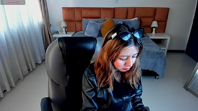 Snapshot of Catti_Brie chatting on October 23, 2025, 11:42 am Catti Brie online show from October 23, 2025, 11:42 am