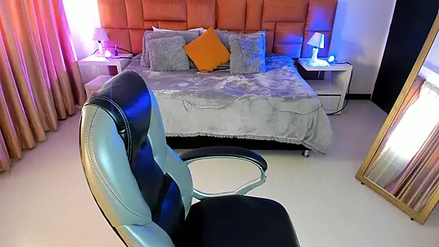 Snapshot of Catti_Brie chatting on November 13, 2025, 11:42 am Catti Brie online show from November 13, 2025, 11:42 am