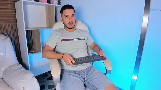 Axel grey  online show from September 23, 2025, 12:30 pm