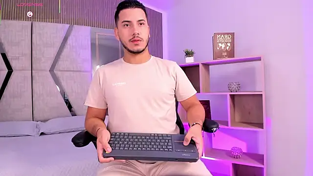 Axel grey  online show from January 16, 2026, 12:20 pm