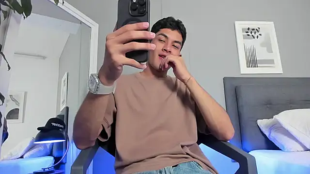 Tylerffoxx online show from October 14, 2025, 8:09 pm