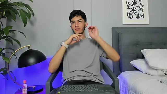 Snapshot of Tylerffoxx chatting on June 16, 2026, 9:17 pm Tylerffoxx online show from June 16, 2026, 9:17 pm
