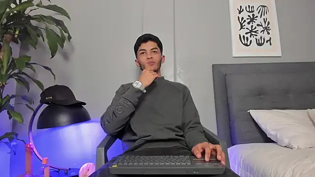Snapshot of Tylerffoxx chatting on June 21, 2026, 6:16 am Tylerffoxx online show from June 21, 2026, 6:16 am