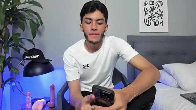 Snapshot of Tylerffoxx chatting on July 6, 2026, 11:07 pm Tylerffoxx online show from July 6, 2026, 11:07 pm