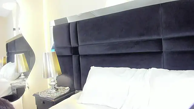 CarolineLee  online show from June 18, 2026, 10:36 pm