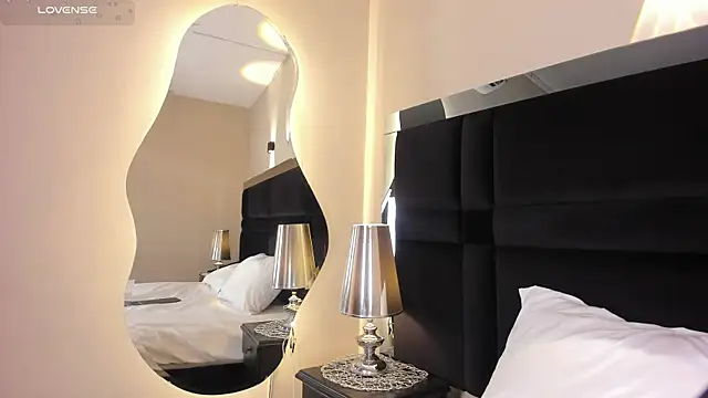 CarolineLee  online show from July 1, 2026, 10:42 pm