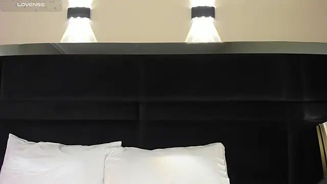 CarolineLee  online show from July 17, 2026, 10:36 pm