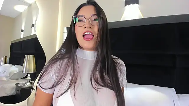CarolineLee  online show from July 21, 2026, 10:45 pm