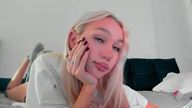 Snapshot of cuteleraay chatting on September 22, 2025, 8:33 pm cuteleraay online show from September 22, 2025, 8:33 pm