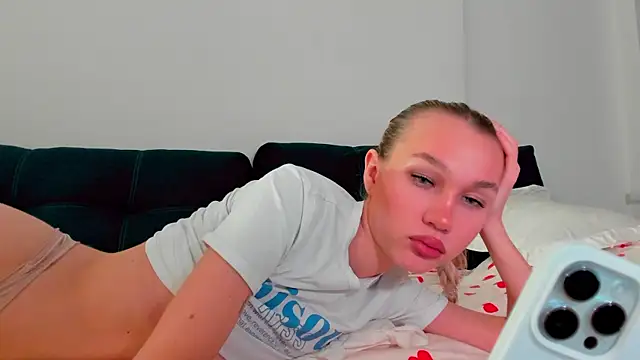 Snapshot of cuteleraay chatting on November 21, 2025, 8:51 pm cuteleraay online show from November 21, 2025, 8:51 pm