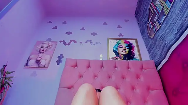 Snapshot of Megan_Luxe chatting on November 30, 2025, 8:40 am Megan Luxe online show from November 30, 2025, 8:40 am