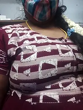 Snapshot of TAMIL_ELAKKIYA chatting on May 5, 2026, 4:26 pm TAMIL ELAKKIYA online show from May 5, 2026, 4:26 pm