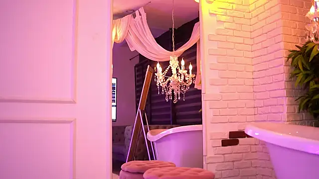 BellaNoirre online show from September 9, 2025, 5:45 pm