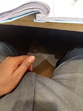 hotboy43339 online show from January 7, 2026, 2:47 am