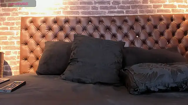 Snapshot of damian_bull chatting on June 24, 2026, 2:05 pm damian bull online show from June 24, 2026, 2:05 pm
