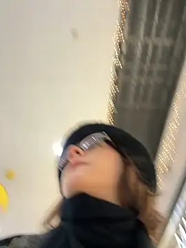 Only April online show from December 5, 2025, 8:01 am