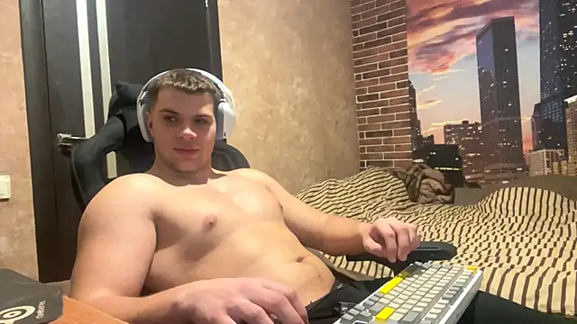 MusclePhantom online show from February 17, 2026, 9:21 pm