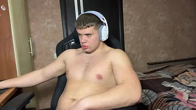MusclePhantom online show from April 29, 2026, 8:48 pm