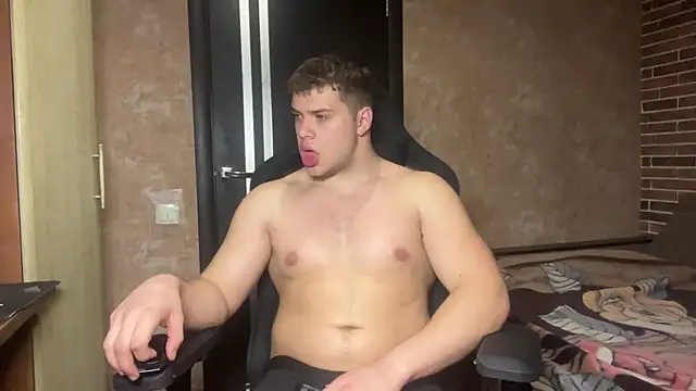 MusclePhantom online show from May 4, 2026, 8:16 pm