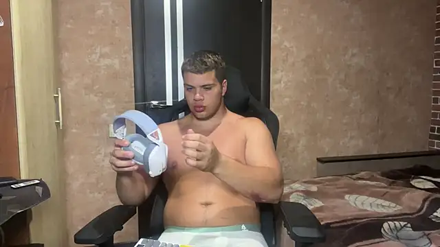 Snapshot of MusclePhantom chatting on May 28, 2026, 7:55 pm MusclePhantom online show from May 28, 2026, 7:55 pm