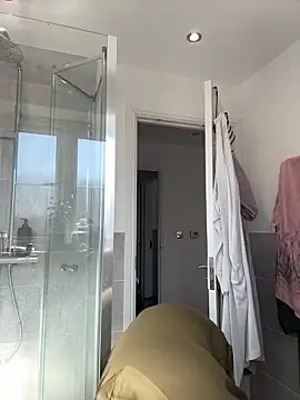 BELLABLACKXUK online show from April 7, 2026, 9:43 am