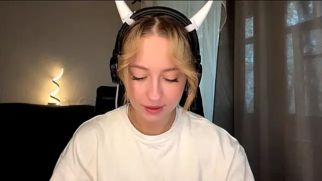 Snapshot of Jetta_Corsacami chatting on October 19, 2025, 7:42 am Jetta Corsacami online show from October 19, 2025, 7:42 am