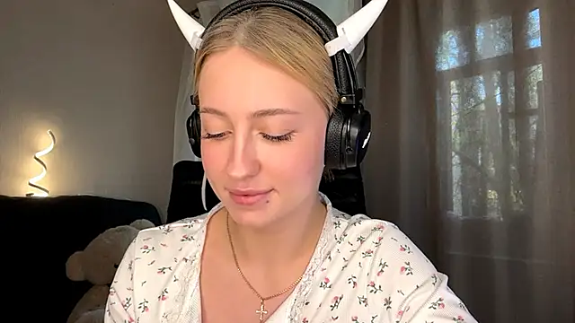 Snapshot of Jetta_Corsacami chatting on October 25, 2025, 12:13 pm Jetta Corsacami online show from October 25, 2025, 12:13 pm