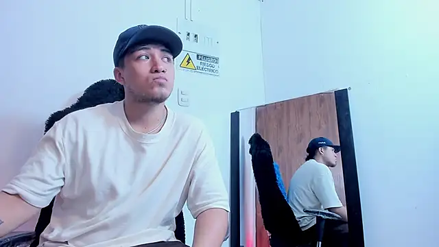 Snapshot of juanmechanic_ chatting on September 23, 2025, 7:28 pm juanmechanic online show from September 23, 2025, 7:28 pm