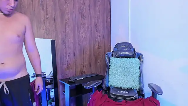 Snapshot of juanmechanic_ chatting on October 12, 2025, 5:06 am juanmechanic online show from October 12, 2025, 5:06 am