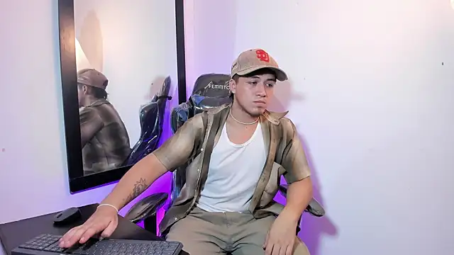 Snapshot of juanmechanic_ chatting on October 15, 2025, 5:18 am juanmechanic online show from October 15, 2025, 5:18 am