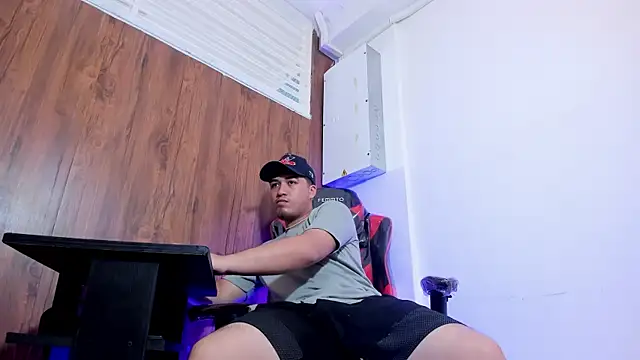 Snapshot of juanmechanic_ chatting on October 30, 2025, 1:01 pm juanmechanic online show from October 30, 2025, 1:01 pm