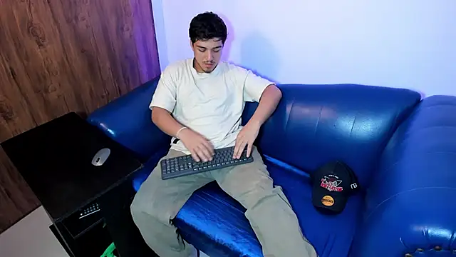 Snapshot of juanmechanic_ chatting on November 12, 2025, 3:01 pm juanmechanic online show from November 12, 2025, 3:01 pm