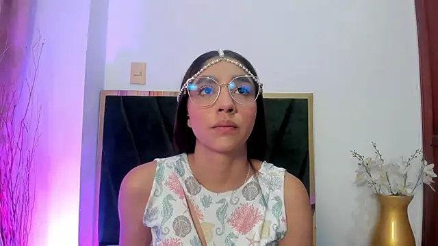 Snapshot of IvyJhons chatting on October 15, 2025, 11:43 am IvyJhons online show from October 15, 2025, 11:43 am