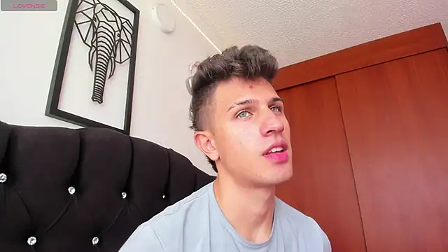 Snapshot of kevin_ahss chatting on November 28, 2025, 4:09 pm kevin ahss online show from November 28, 2025, 4:09 pm