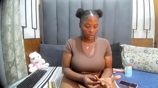 MrsMxx25 online show from November 9, 2025, 10:41 pm