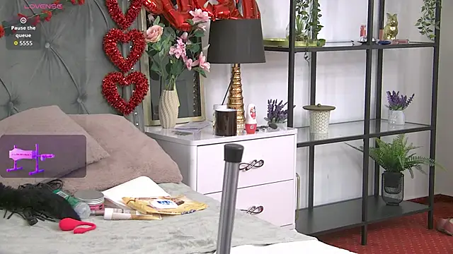 LolaButtie online show from February 27, 2026, 7:08 am