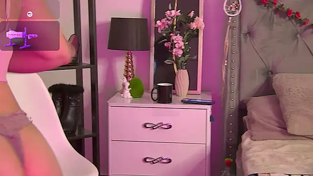 Snapshot of LolaButtie chatting on May 21, 2026, 6:31 am LolaButtie online show from May 21, 2026, 6:31 am