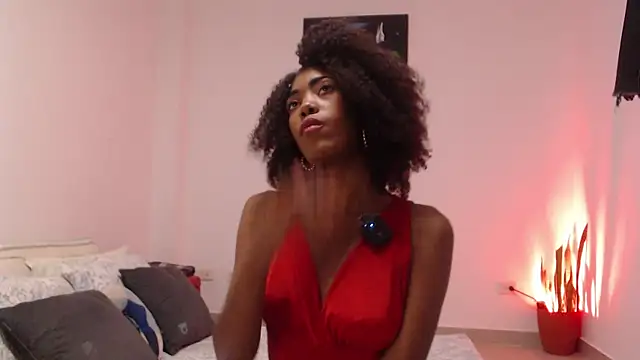 Snapshot of lucyymaximo chatting on July 20, 2026, 12:25 am lucyymaximo online show from July 20, 2026, 12:25 am