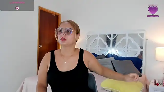 MikaelaStone online show from September 22, 2025, 12:40 pm