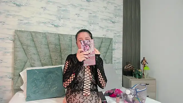 ShanelEvans online show from December 18, 2025, 4:02 pm