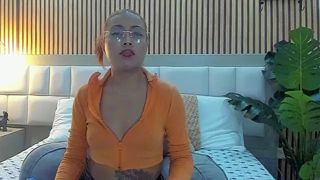 KattyBonnie online show from October 20, 2025, 7:47 pm