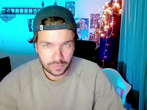 cortelioni massimo  online show from December 13, 2025, 11:32 pm