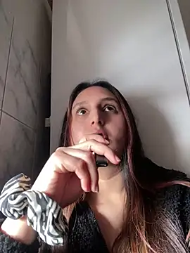 Snapshot of MiraLust chatting on February 19, 2026, 9:38 am MiraLust online show from February 19, 2026, 9:38 am