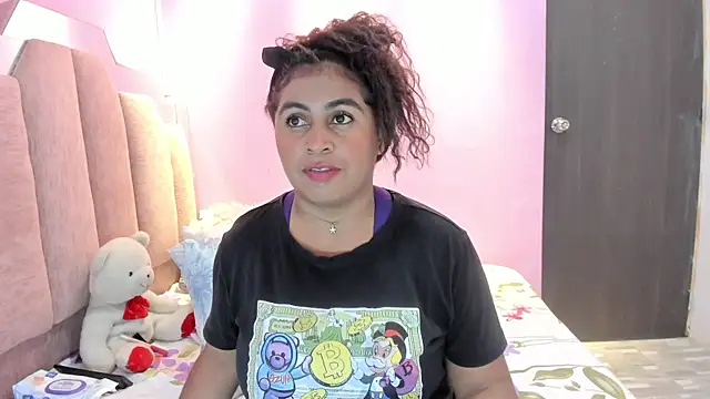 Snapshot of AndreaSweet2 chatting on November 7, 2025, 7:47 pm AndreaSweet2 online show from November 7, 2025, 7:47 pm