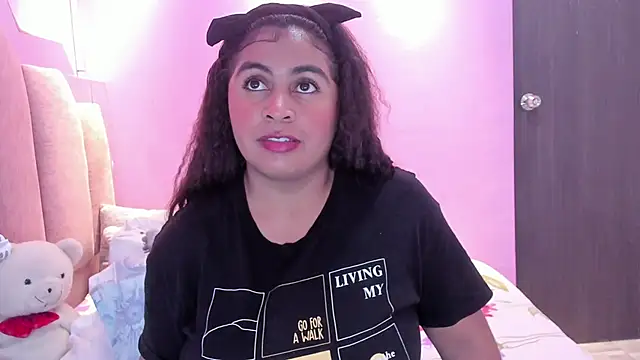 Snapshot of AndreaSweet2 chatting on November 14, 2025, 7:56 pm AndreaSweet2 online show from November 14, 2025, 7:56 pm